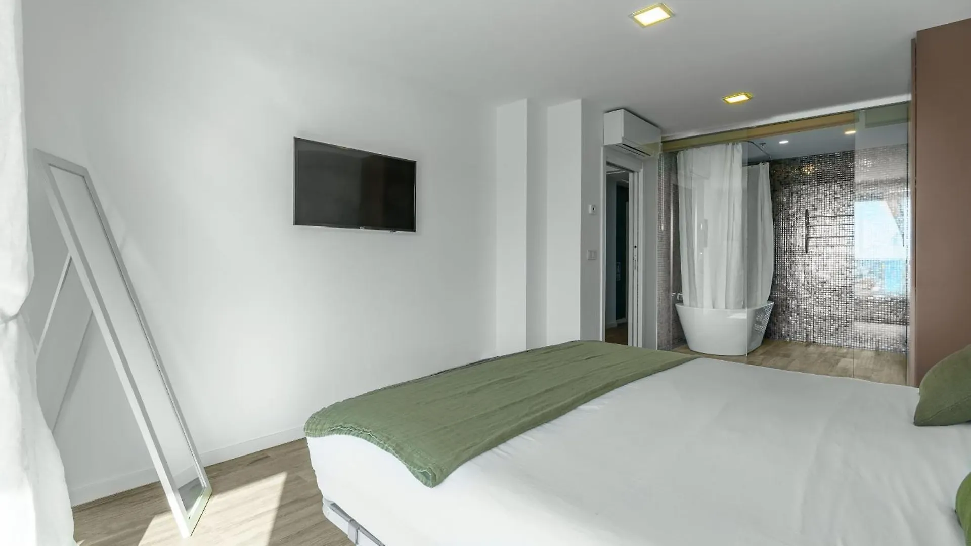 Monthly La Concha Breeze By Sweet Home San Sebastian 0*,  Spanje