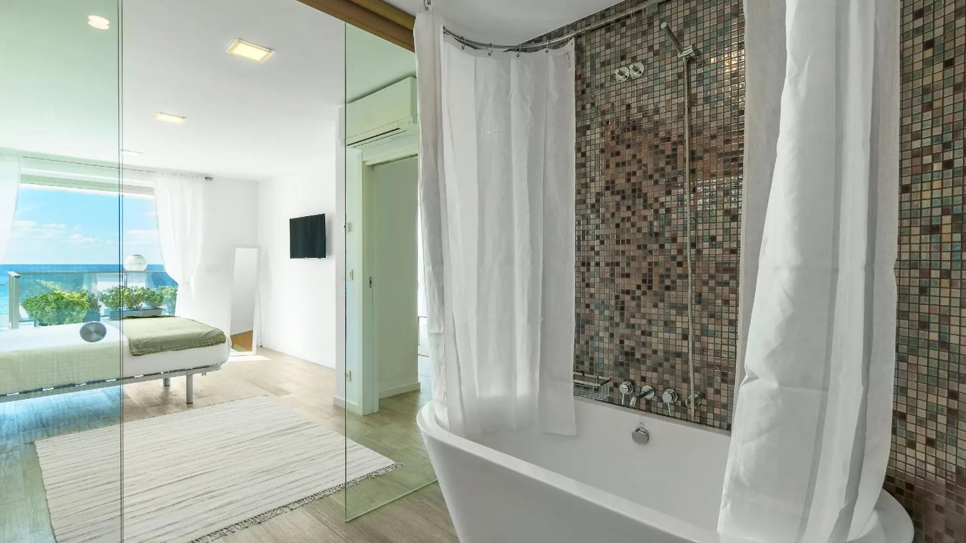 Monthly La Concha Breeze By Sweet Home San Sebastian 0*,  Spanje
